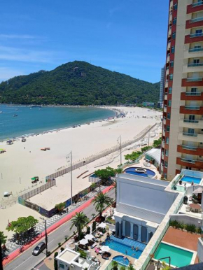 Excelente AP Pé na areia Vista mar